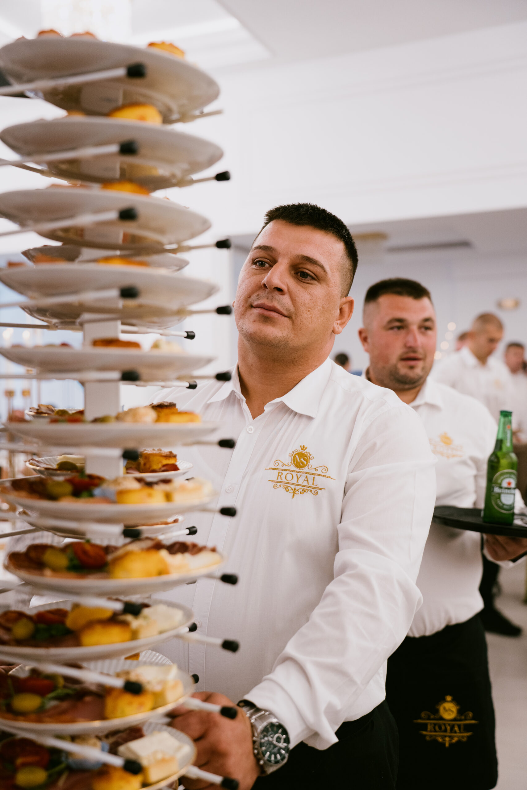 Ketering u Royal MS sali, posluženje više jela za svadbenu večeru